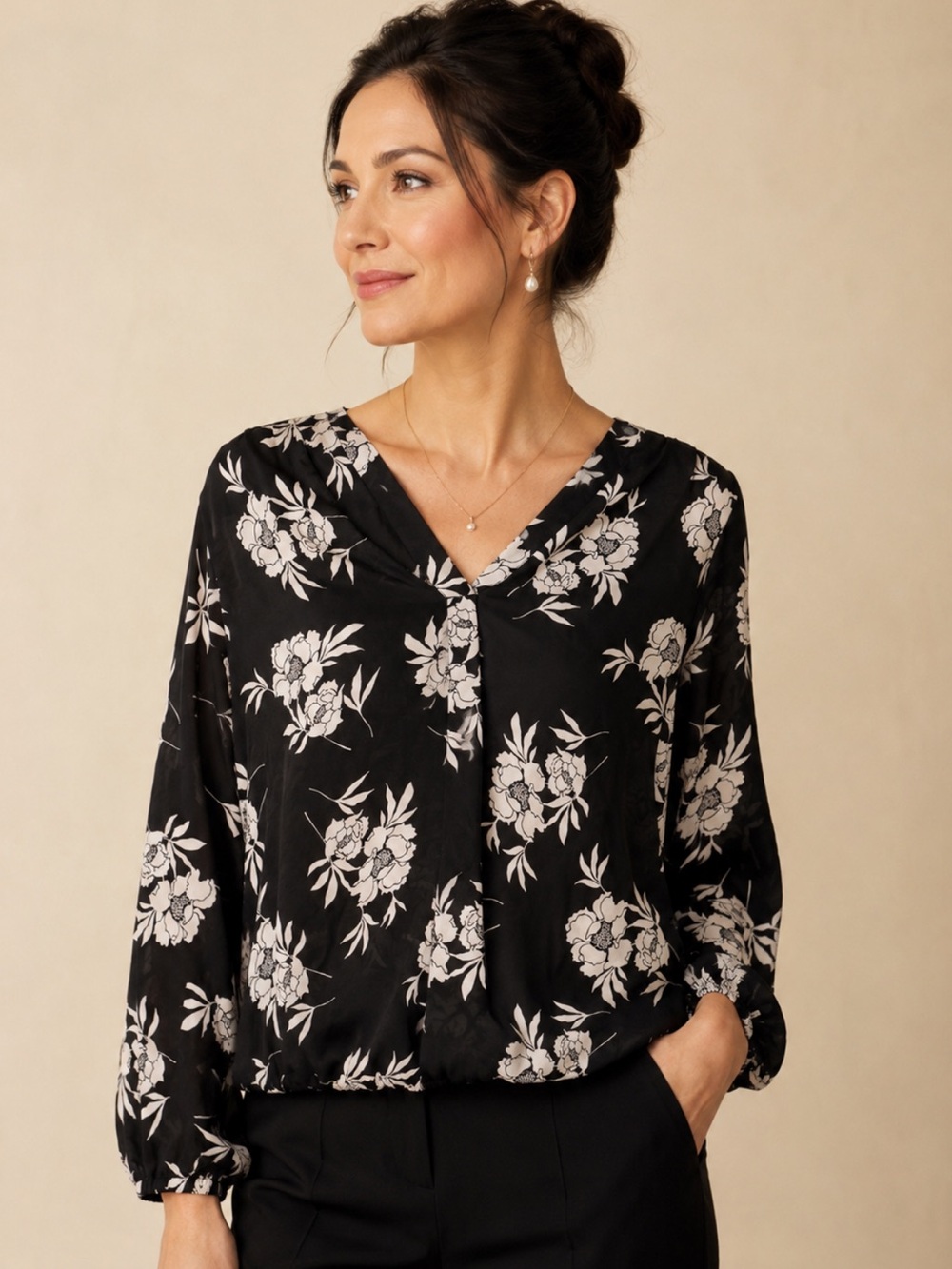 Chaus New York Black & White Floral V-Neck Long Sleeve Blouse size M Like New